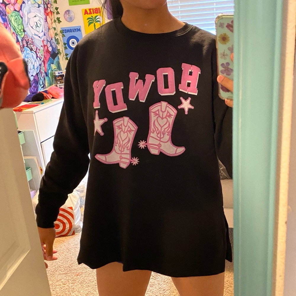 Black trendy howdy sweatshirt crew neck